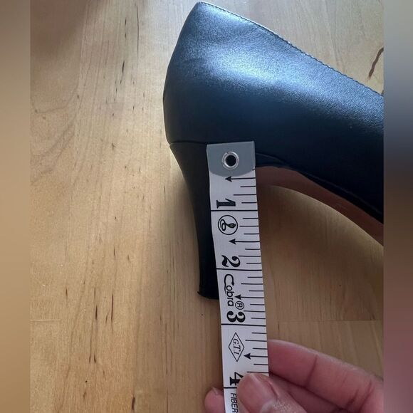 Clarks Kyndall Iris Black Leather Pumps - Picture 10 of 10